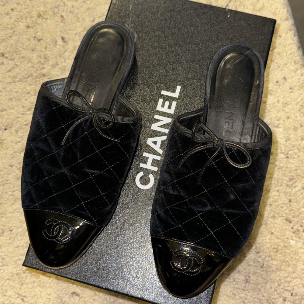 CHANEL SHOES BLACK SLIPPERS VELVET $199!! SOLD OUT! Size 39 / 8.5-9